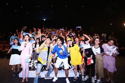 现场合影 点击进入下一页