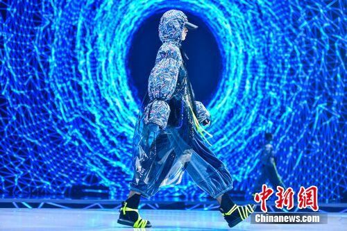 羽绒服服装秀。 羽绒服服装秀。