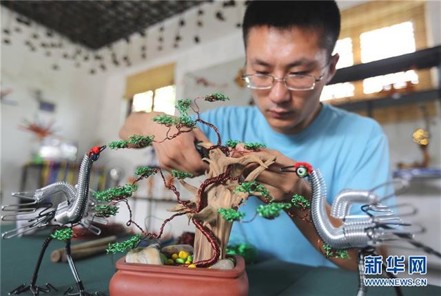 #(社会)(1)巧手编织 多彩创业