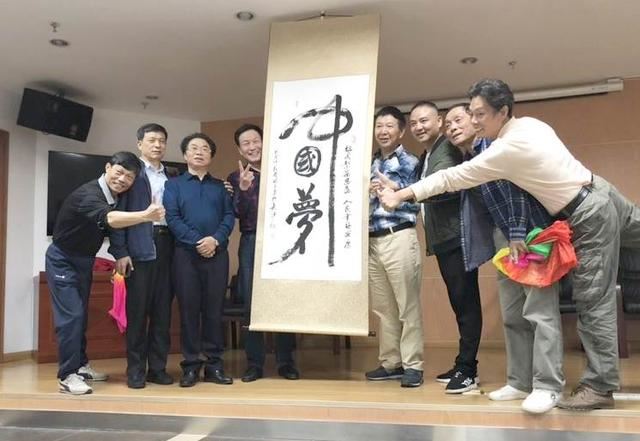 曾昭才先生在“发展艺术”和“奉献爱心”上同行