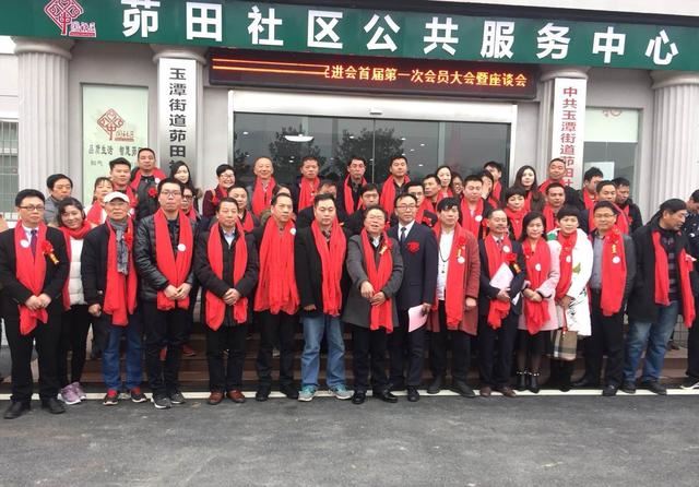 曾昭才先生在“发展艺术”和“奉献爱心”上同行