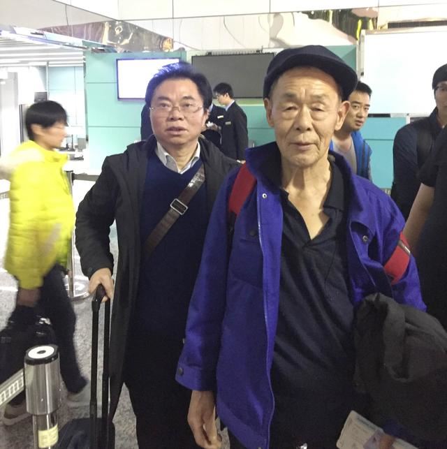 曾昭才先生在“发展艺术”和“奉献爱心”上同行