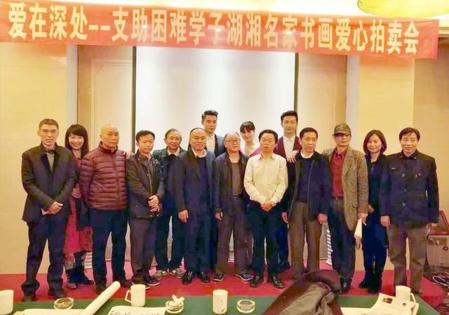 曾昭才先生在“发展艺术”和“奉献爱心”上同行