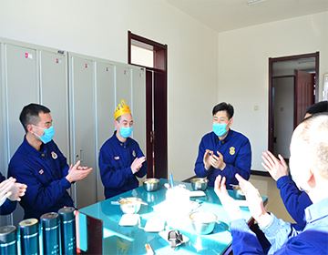 1582789469555747.jpg 3.唱响生日快乐歌.jpg