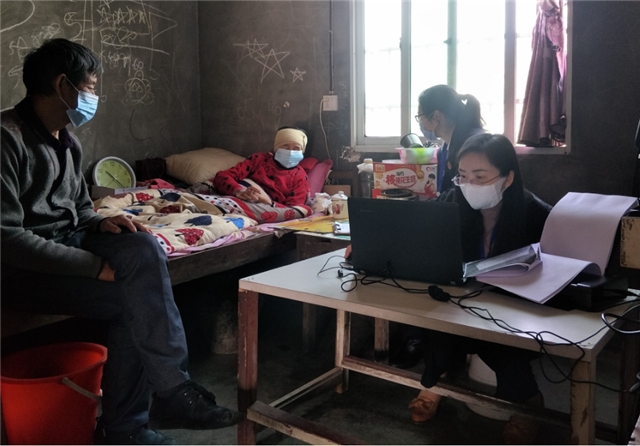 上门为94岁老人办理公证 助力返乡农民