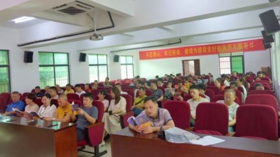 　秀英区干部职工学习英语。