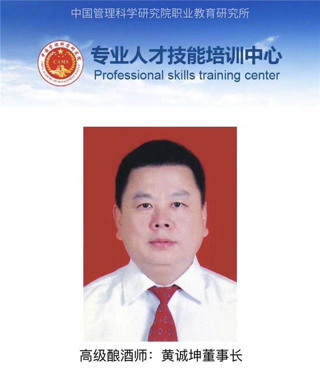 图片包含 服装, 游戏机, 穿着, 男人

描述已自动生成