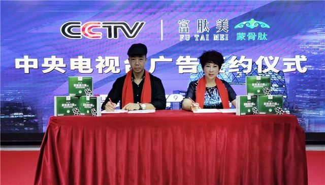 图片包含 男人, 播放器, 球, 女人

描述已自动生成