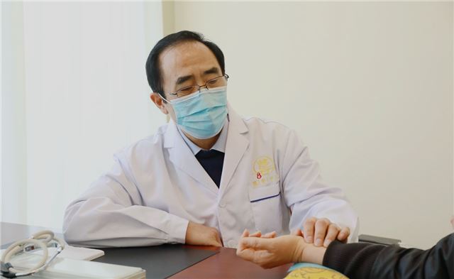 吃东西的人

中度可信度描述已自动生成