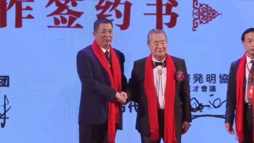 一群穿着西装的人

描述已自动生成