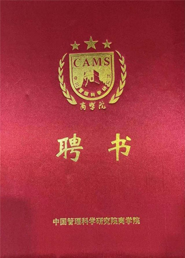 图片包含 游戏机, 帽子, 衬衫, 地毯
描述已自动生成