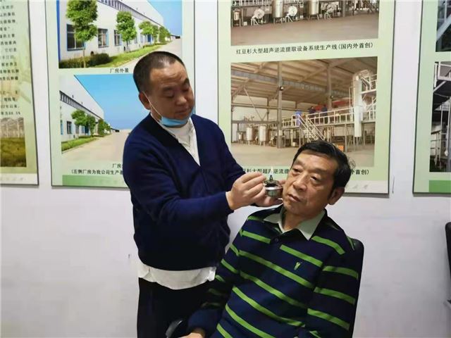 图片包含 游戏机, 桌子

描述已自动生成