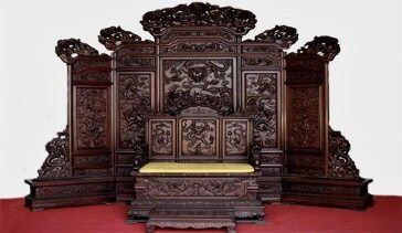 房间里有钟表

中度可信度描述已自动生成