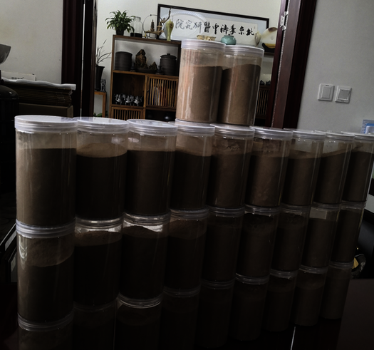 图片包含 室内, 桌子, 窗户, 大

描述已自动生成