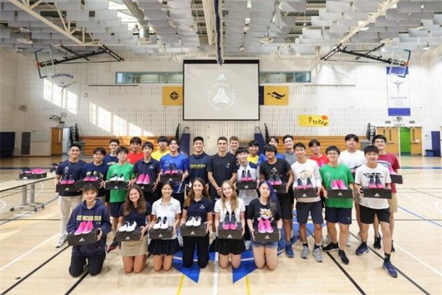 A group of people posing for a photo

Description automatically generated